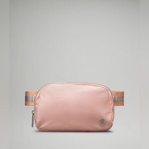 NEW LULULEMON EVERYWHERE BELT BAG WORDMARK PINK MIST/SILVER/WHITE OPAL